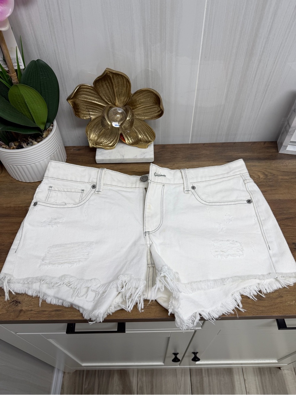 Lucky Brand White Distressed Frayed Hem Denim Shorts